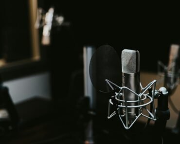 Business Podcast Recording in the UAE: Build a Clea ...